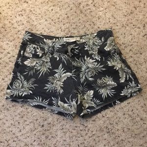 ✨host pick✨ Cotton On Faded plant print shorts
